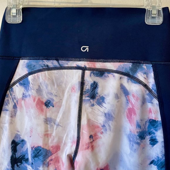🔥 GAP Fit | Blue/White/Pink Abstract Print Sculpt Compression Capris Sz Med - Picture 7 of 8